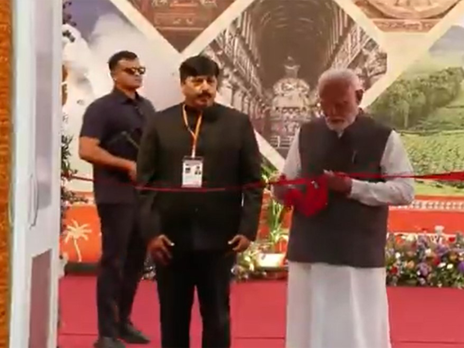 PM Modi inaugurates 'Bharat Parv', visits stalls at Ekta Nagar in Gujarat (Photo: DD)