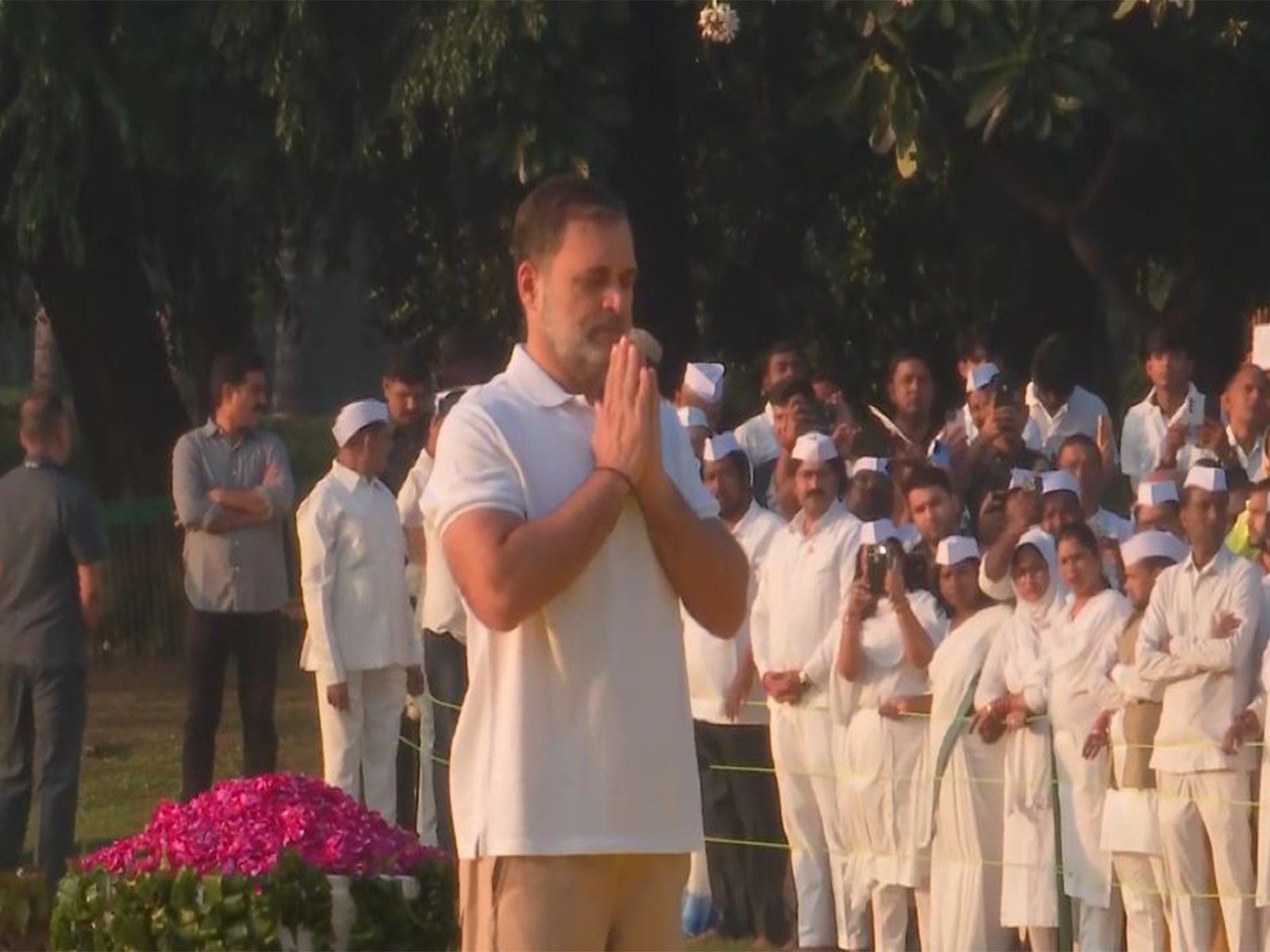 Rahul Gandhi paying tribute to the former Prime Minister Indira Gandhi at Shakti Sthal (Photo/ANI)