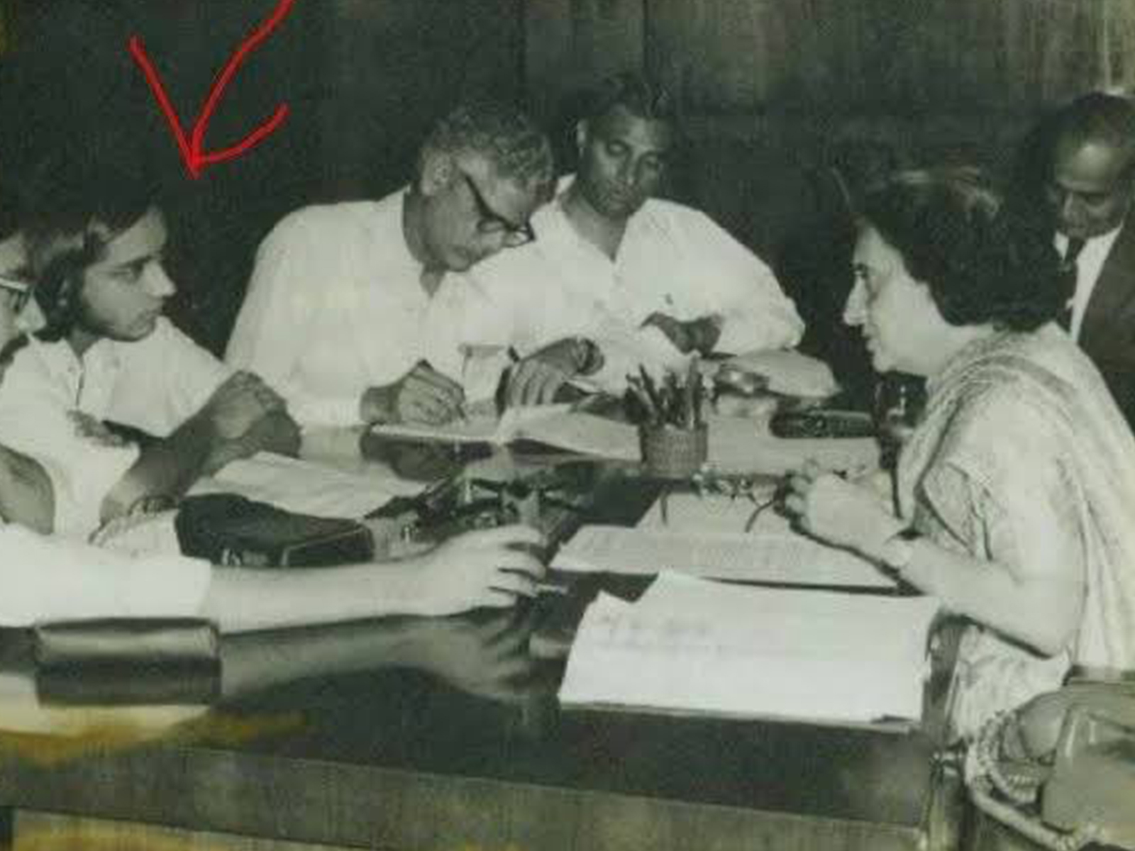 Congress MP Shashi Tharoor meeting with the former Prime Minister Indira Gandhi (Photo/X/@ShashiTharoor)