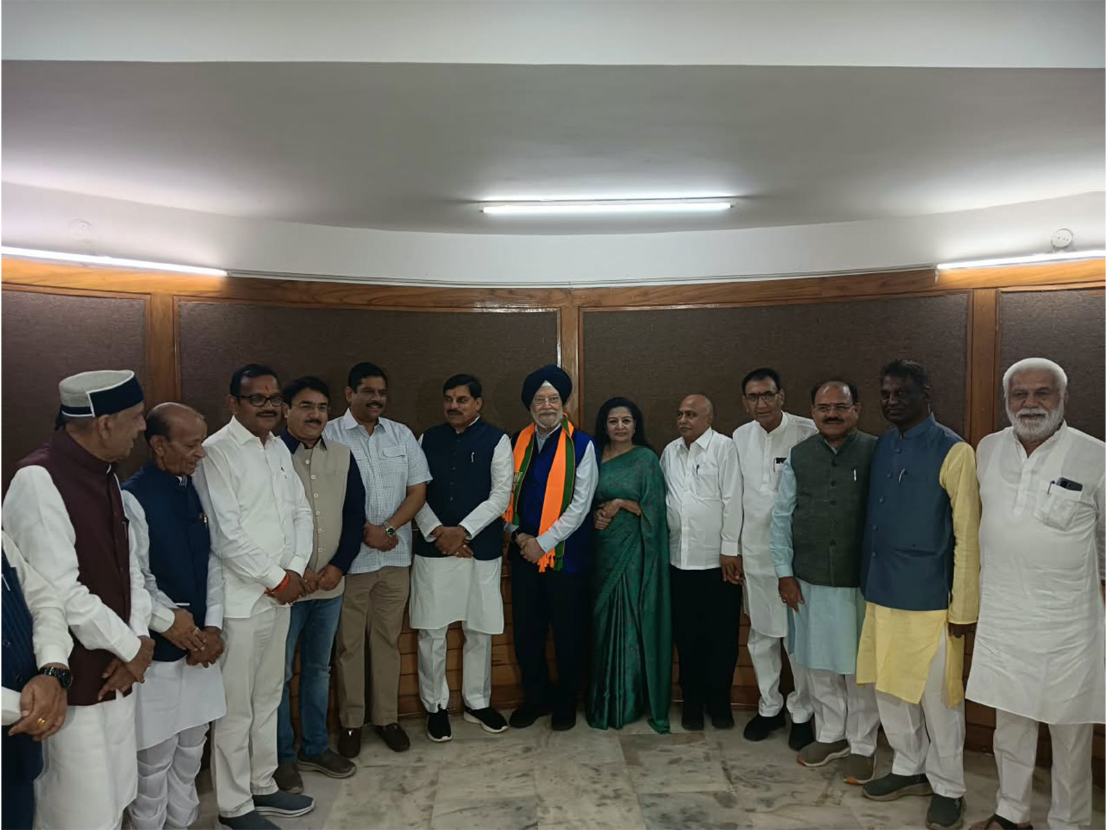Union Minister Hardeep Singh Puri files his nomination for the upcoming Rajya Sabha by-election from Madhya Pradesh (Photo/ANI)