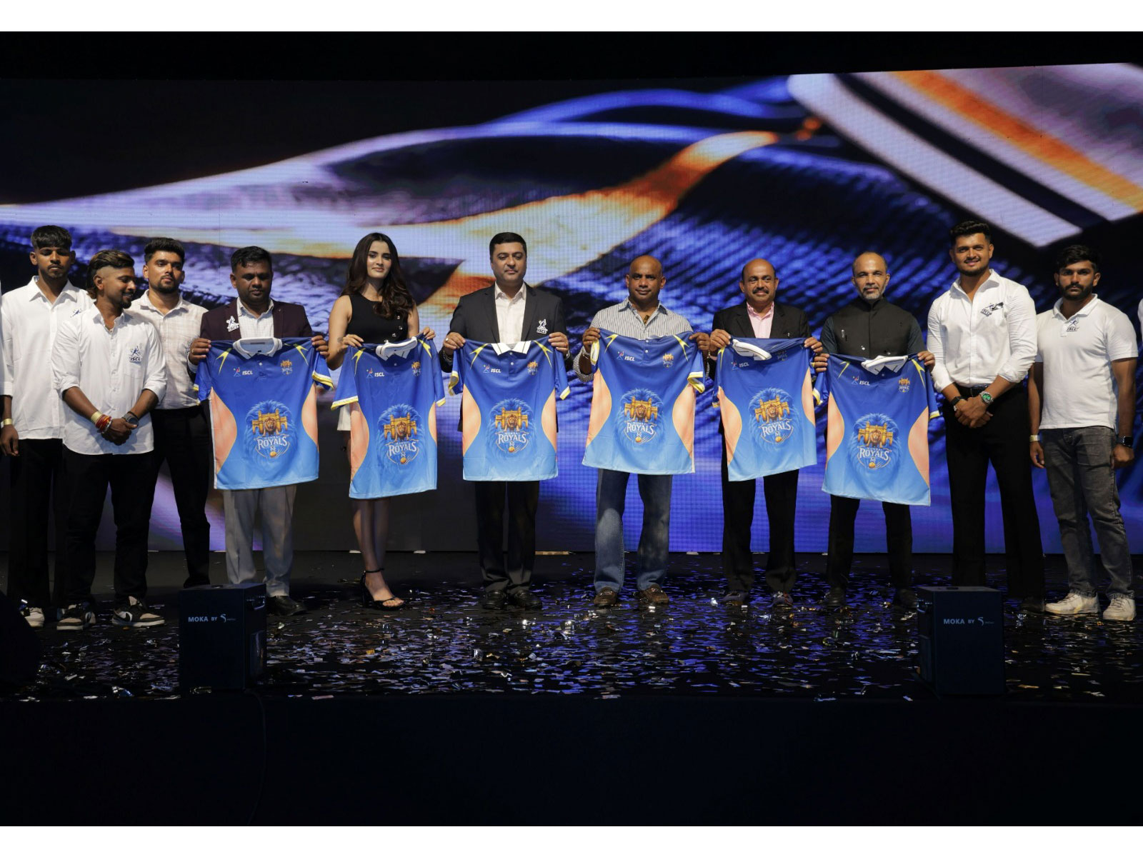 Sanath Jayasuriya unveils the official jersey of Mumbai Royals as the excitement builds ahead of ISCL season 2. (Photo/ISCL)