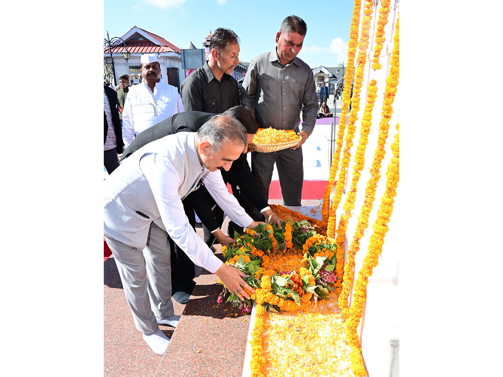 Himachal CM Sukhu paid tributes to former PM Indira Gandhi (Photo/@SukhuSukhvinder)