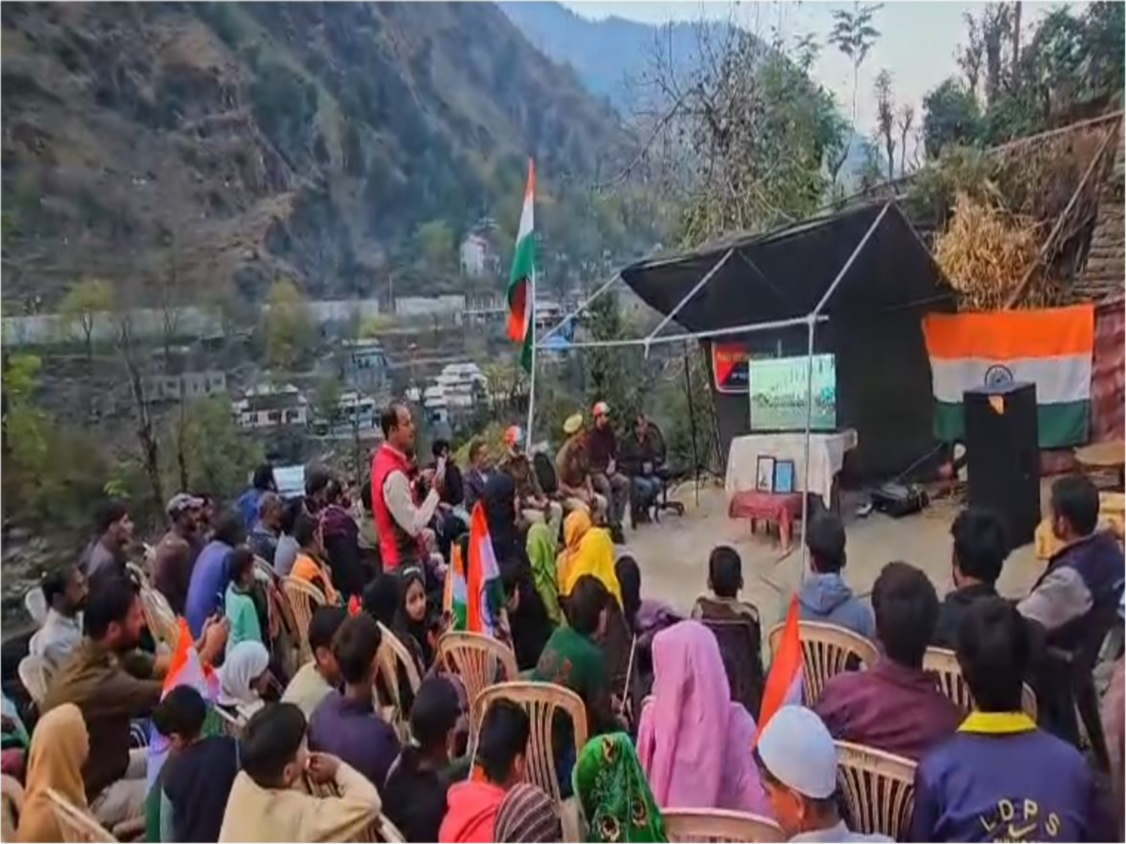 Ekta Diwas celebrations at India's first village along LoC (Photo:Kupwara Police)