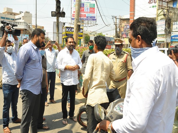 Andhra Pradesh Irrigation Minister Anil Kumar and Nellore Rural MLA K Sridhar Reddy create awareness among public about lockdown Andhra Pradesh Irrigation Minister Anil Kumar and Nellore Rural MLA K Sridhar Reddy create awareness among public about lockdown