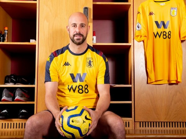 Aston Villa's Pepe Reina (Photo/ Aston Villa Twitter) Aston Villa's Pepe Reina (Photo/ Aston Villa Twitter)