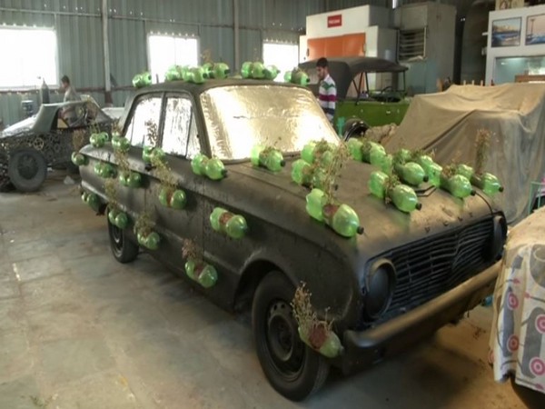 Bringing theme of 'Sustainability' by Cartist at Auto Expo (Photo/ANI) Bringing theme of 'Sustainability' by Cartist at Auto Expo (Photo/ANI)