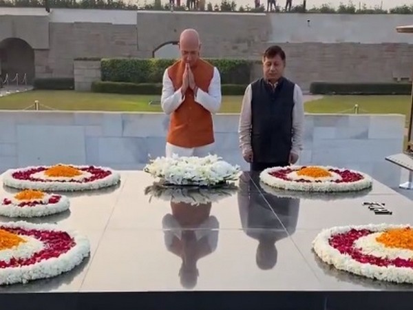 Bezos (with folded hands) at Rajghat in New Delhi on Tuesday Bezos (with folded hands) at Rajghat in New Delhi on Tuesday