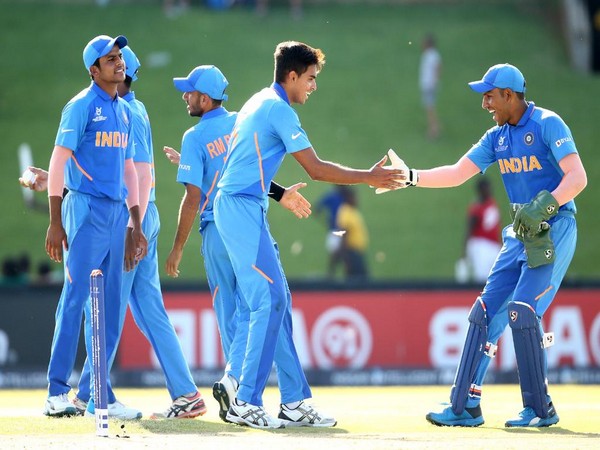 India celebrates dismissal of a Sri Lanka batsman (Photo/ Cricket World Cup Twitter) India celebrates dismissal of a Sri Lanka batsman (Photo/ Cricket World Cup Twitter)