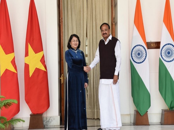 Vice President Venkaiah Naidu (L) with his Vietnamese counterpart Dang Thi Ngoc Vice President Venkaiah Naidu (L) with his Vietnamese counterpart Dang Thi Ngoc