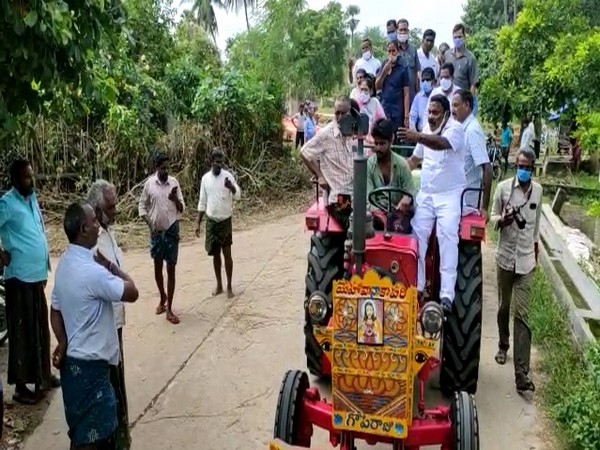 Ministers and MLAs tour island villages in Guntur (Phot/ANI)