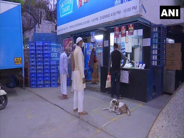 Social distancing being practised by buyers at a Mother Dairy store in Delhi's Patparganj on Friday. Photo/ANI Social distancing being practised by buyers at a Mother Dairy store in Delhi's Patparganj on Friday. Photo/ANI