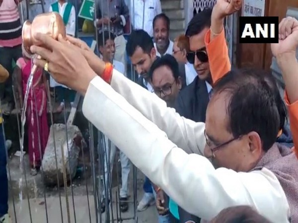 MP: Shivraj Chouhan performs puja at place where Chhatrapati Shivaji Maharaj statue was removed