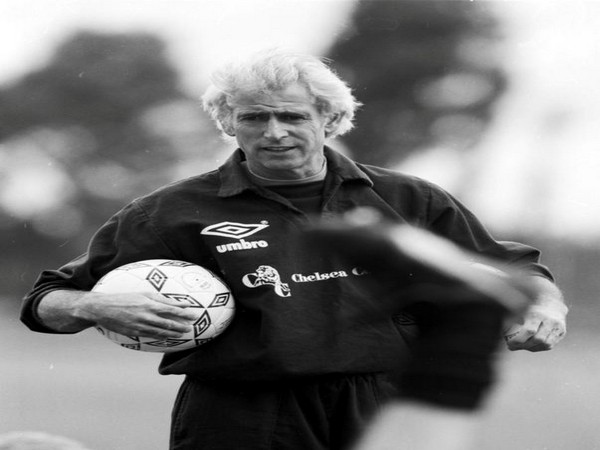 peter bonetti gloves