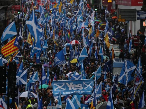 Thousands join pro-independence march in Glasgow