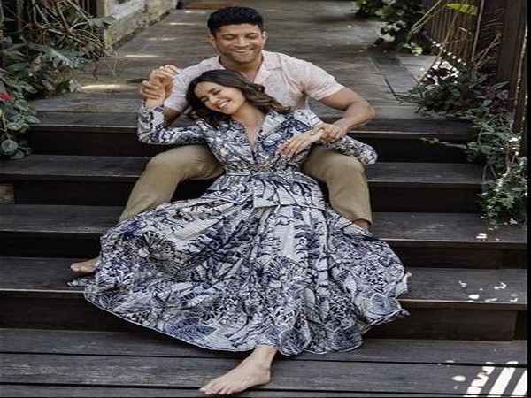 Farhan Akhtar, Shibani Dandekar spill love on internet with Valentine's post