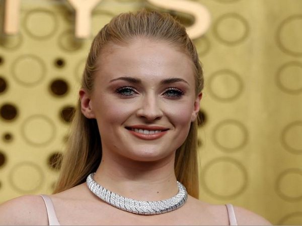 Sophie Turner recently showed her interest to star in the American comedy-drama television 'Lizzie McGuire' Sophie Turner recently showed her interest to star in the American comedy-drama television 'Lizzie McGuire'