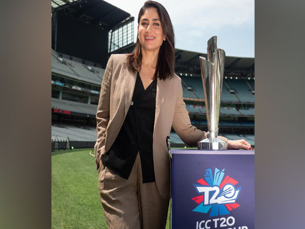 Kareena Kapoor Khan with ICC Women's T20 World Cup Trophy. (Photo/T20 World Cup Twitter) Kareena Kapoor Khan with ICC Women's T20 World Cup Trophy. (Photo/T20 World Cup Twitter)