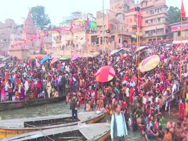 Varanasi: Devotees take early morning dip in Ganges on Kartik Purnima - ANI News