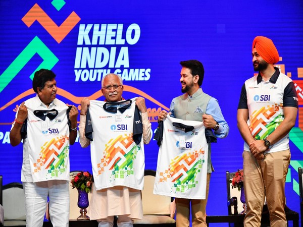 Haryana CM Manohar Lal Khattar with Sports Minister Anurag Thakur and Haryana Sports Minister Sandeep Singh at KIYG launch ceremony (Image: SAI media)