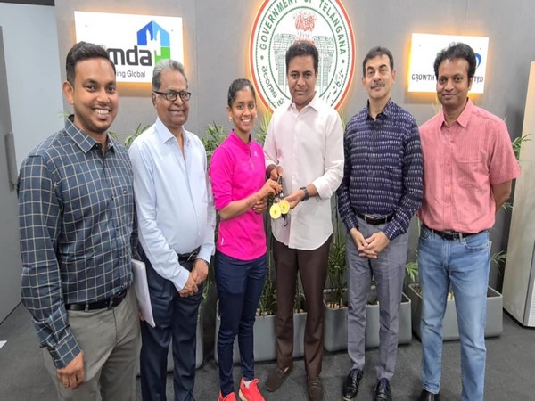 Telangana Minister KTR with table tennis player Sreeja Akula