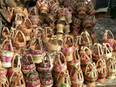 'Kangri' sales go up as cold grips Kashmir valley - Vimarsana News