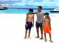 Ariana Grande, fiance Dalton Gomez donate Christmas gifts ...