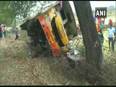Bus overturns in MP's Mandla, 1 dead, over dozen injured - Vimarsana News