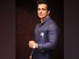 Sonu Sood gets critically ill COVID patient airlifted from Jhansi to Hyderabad - Vimarsana News