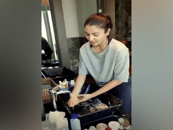Actor Anushka Sharma taking up the #SafeHands challenge (Image courtesy: Instagram) Actor Anushka Sharma taking up the #SafeHands challenge (Image courtesy: Instagram)