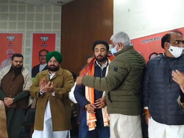 Harjot Kamal joining BJP in presence of Punjab BJP chief Ashwani Sharma. (ANI/photo)