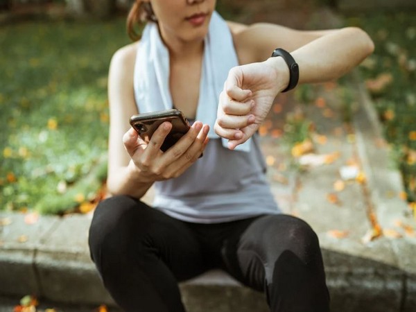 Wearable activity trackers encourage weight loss