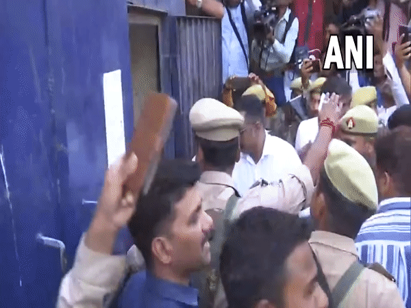 Atique Ahmed (in white headgear) (Photo/ANI)