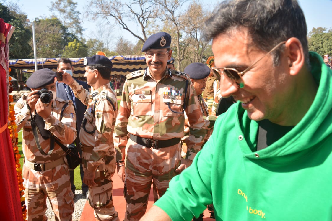 Akshay Kumar plays volleyball match with ITBP jawans – ThePrint