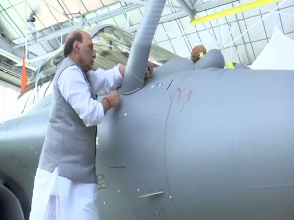 Defence Minister Rajnath Singh performed Shastra Puja after receiving the first of the 36 Rafale jets Defence Minister Rajnath Singh performed Shastra Puja after receiving the first of the 36 Rafale jets