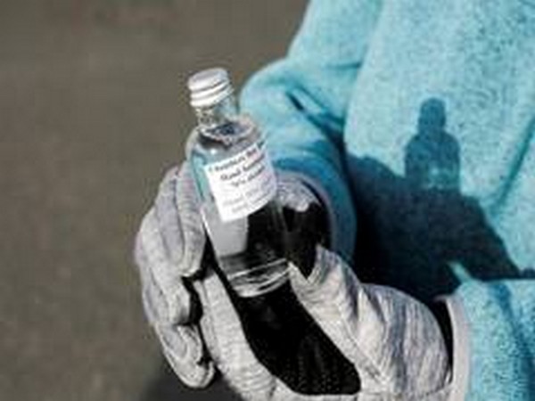 Ministry of Consumer Affairs, Food and Public Distribution has said distilleries and sugar mills which can produce hand sanitisers in bulk have also been motivated to manufacture hand sanitisers. Ministry of Consumer Affairs, Food and Public Distribution has said distilleries and sugar mills which can produce hand sanitisers in bulk have also been motivated to manufacture hand sanitisers.