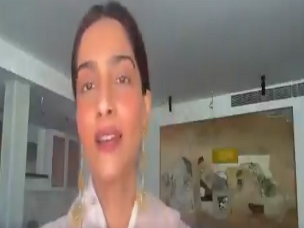 Sonam Kapoor (Image courtesy: Twitter) Sonam Kapoor (Image courtesy: Twitter)