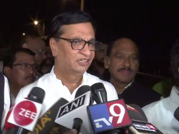 Maharashtra: As rift widens further between BJP and Shiv Sena, Congress prefers to adopt 'wait and watch' strategy