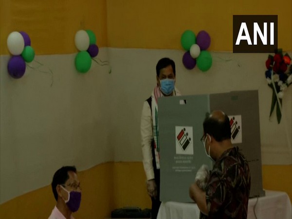 Assam CM Sarbananda Sonowal casts his vote a polling centre in Dibrugarh (Photo/ ANI)