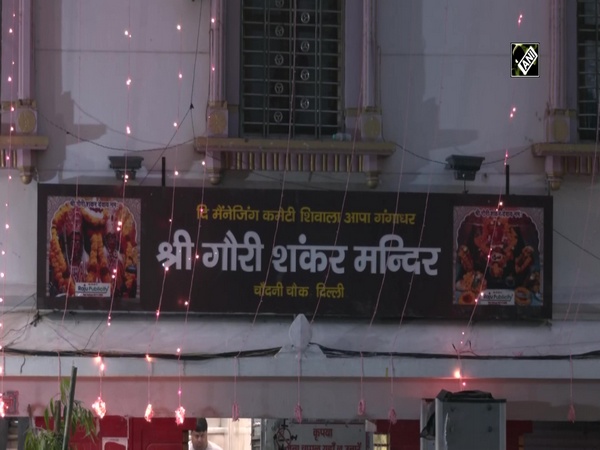 Delhi: Devotees queue up at Shree Gauri Shankar Temple on 2nd Monday of Sawan