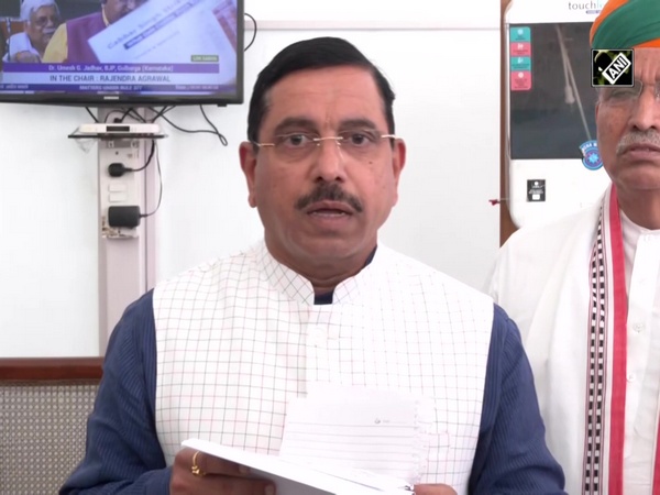 Pralhad Joshi refutes allegations of not giving appropriate seat to Mallikarjun Kharge during President’s swearing-in ceremony