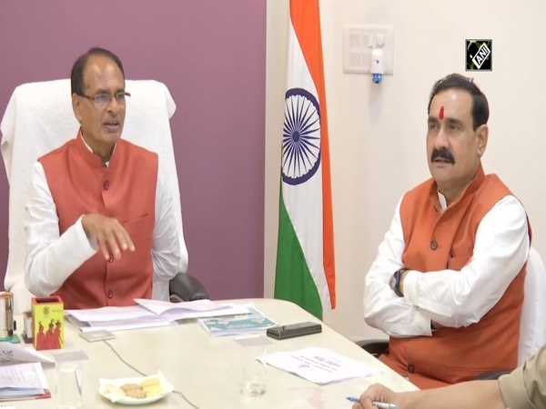 MP CM Chouhan chairs meeting of Home Dept in Bhopal