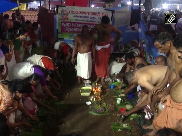 Karkidaka Vavu Bali: Devotees take holy dip in River Periyar in Kochi