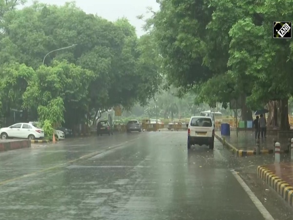 Rain lashes parts of Delhi