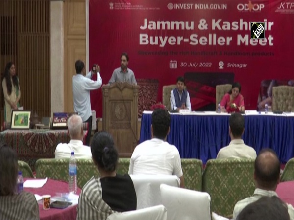 Govt organises buyer-seller meet to boost Kashmir art in Srinagar