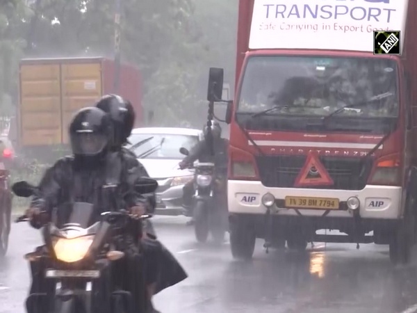 Rain lashes parts of Kochi, brings respite from scorching heat