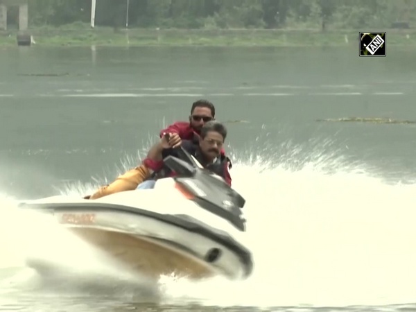Srinagar: Adventure aficionados throng Dal Lake to enjoy Jet Ski ride