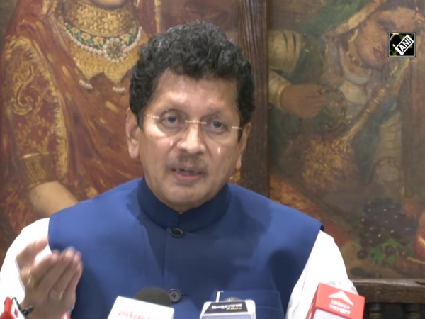 Deepak Kesarkar urges Uddhav Thackeray to support alliance of Eknath Shinde faction with BJP