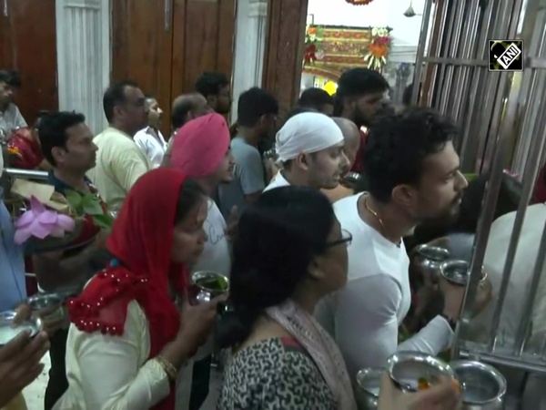 Delhi: Devotees throng temple to offer prayers on last Monday of 'Sawan' month