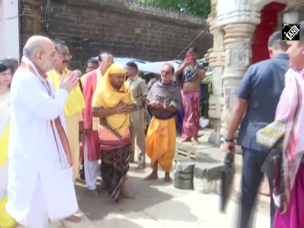 Odisha: Amit Shah offers prayers at Shree Lingaraj Temple in Bhubaneswar