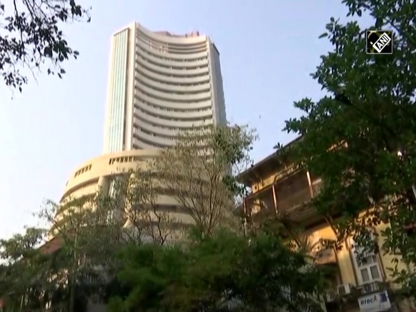 Indian stock indices start fresh week on steady note